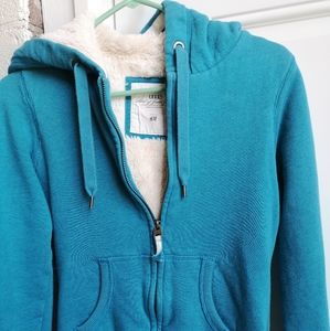 Fleece line thick sweater.